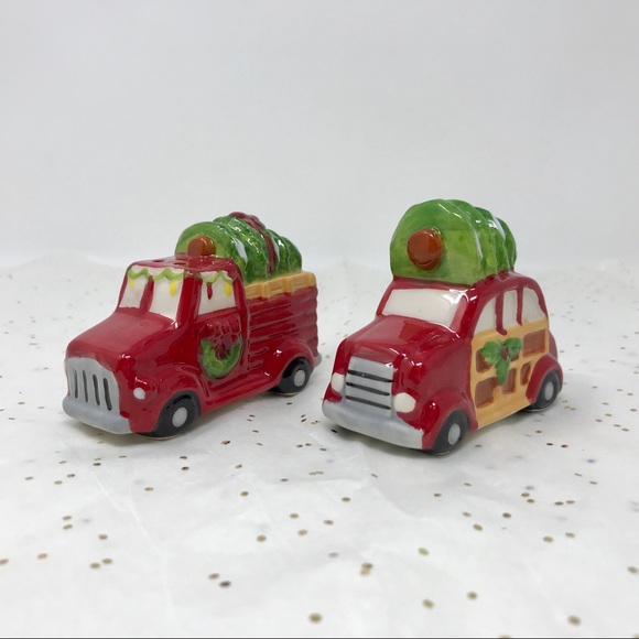 Vintage Farmhouse Style Christmas Salt&Pepper Shakers - Picture 5 of 8